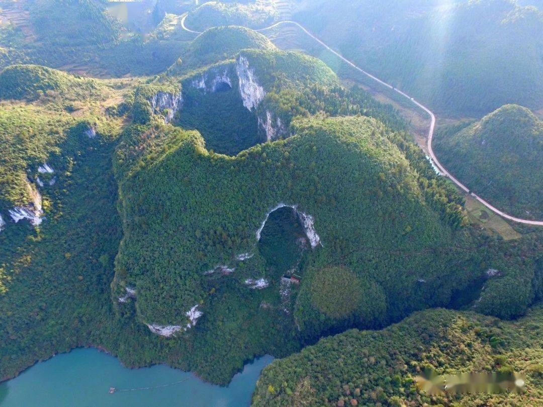 孤峰,桂林伏波山▼从峰丛到峰林再从峰林到孤峰喀斯特山峰拔地而起