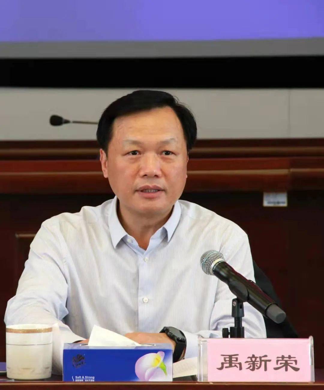 会议聘请钟永德,龚林芳,北冰,徐飞雄,谢方,王毅,殷海雄等7名文旅领域