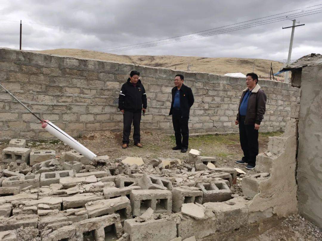 县长周洛赴特合土,桑日麻两乡实地指导地震灾情摸排工作