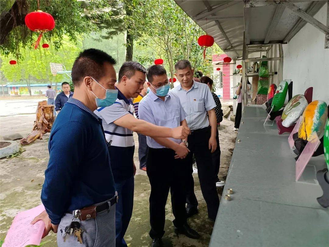 县乡人大清新区石潭镇人大代表聚焦基础教育让美育之花在乡村孩子心中