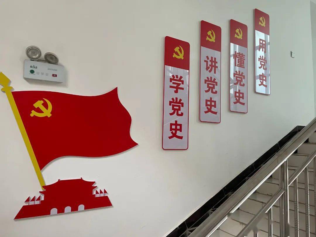 显龙镇:打造党史学习教育宣传墙 营造浓厚学习党史氛围