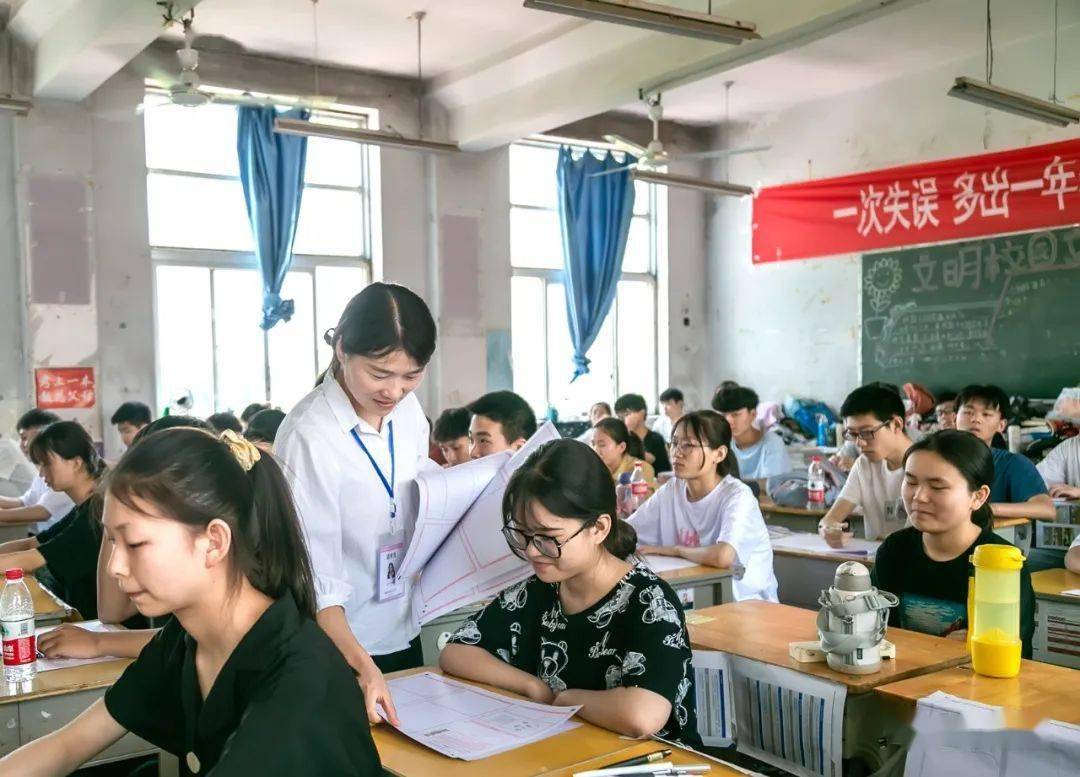 临颍二高举行高考仿真入场演练