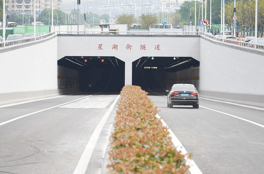 有了这条隧道 如果你每天要从金鸡湖去独墅湖上班 那至少可以晚出门