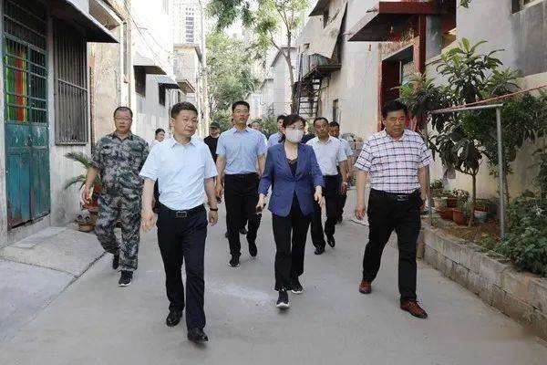 张晓翠到龙泉街道督导检查迎接国家卫生城市复审工作
