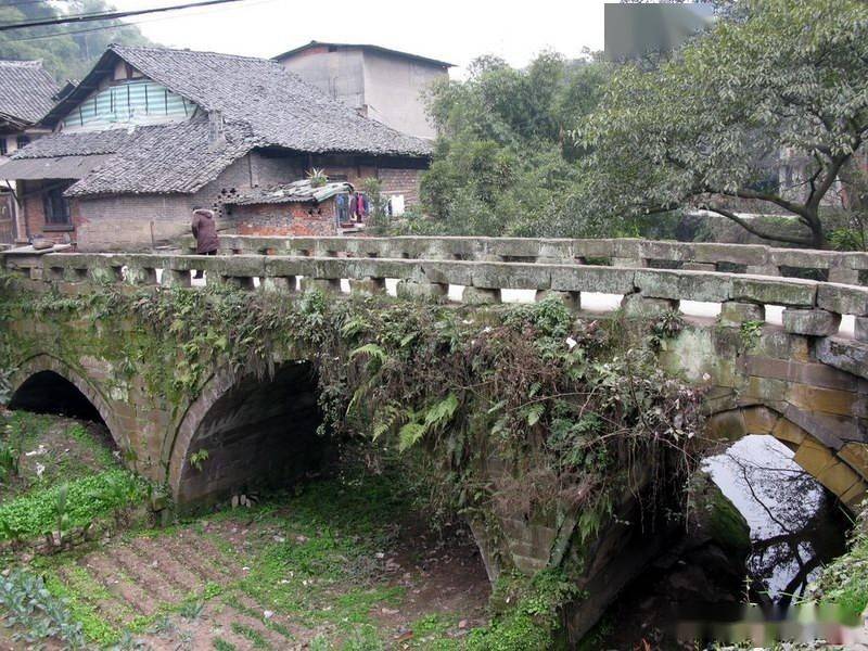 原犍为,乐山两县辖地,1951年置五通桥市(县级),以附近有五通庙及石桥