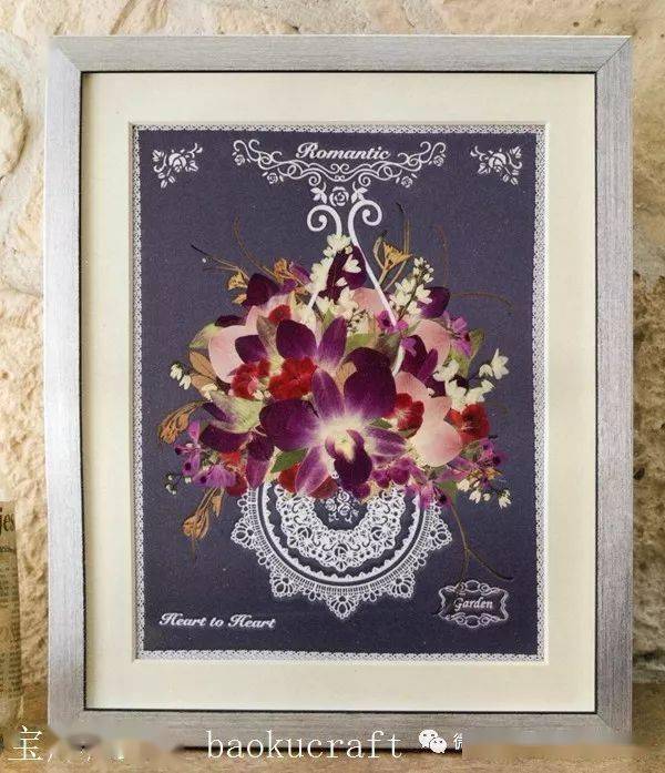 有详细的押花图解和精彩的作品,还有其它的押花风景,饰品制作等