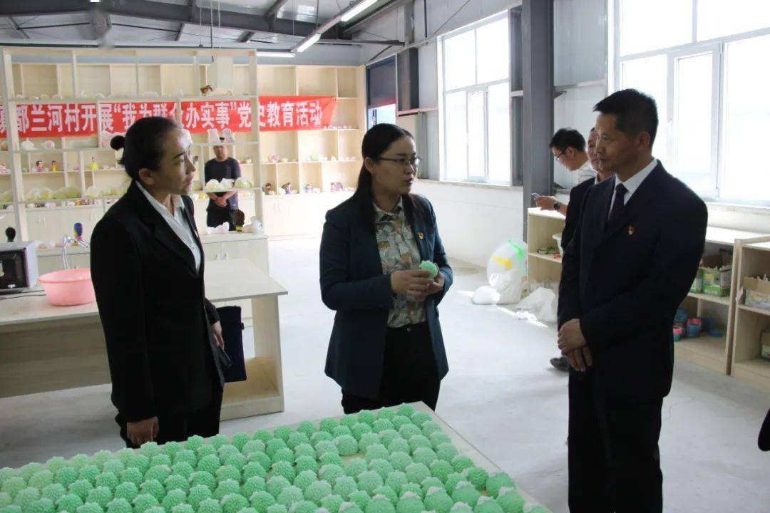 县委书记蒋冬梅在铜普镇调研时强调发扬三牛精神下足绣花功夫推动各项
