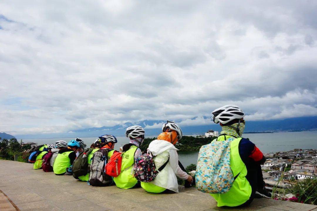 洱海骑行游学营开启青少年骑行第一站