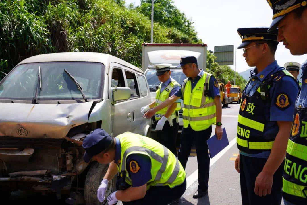 汽车拖车救援图片_道路汽车救援拖车_汽车拖车救援