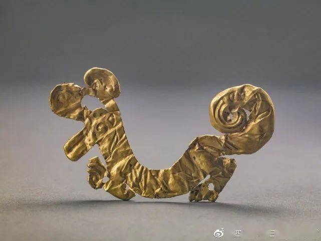 虎形金箔饰 图据@四川广汉三星堆博物馆