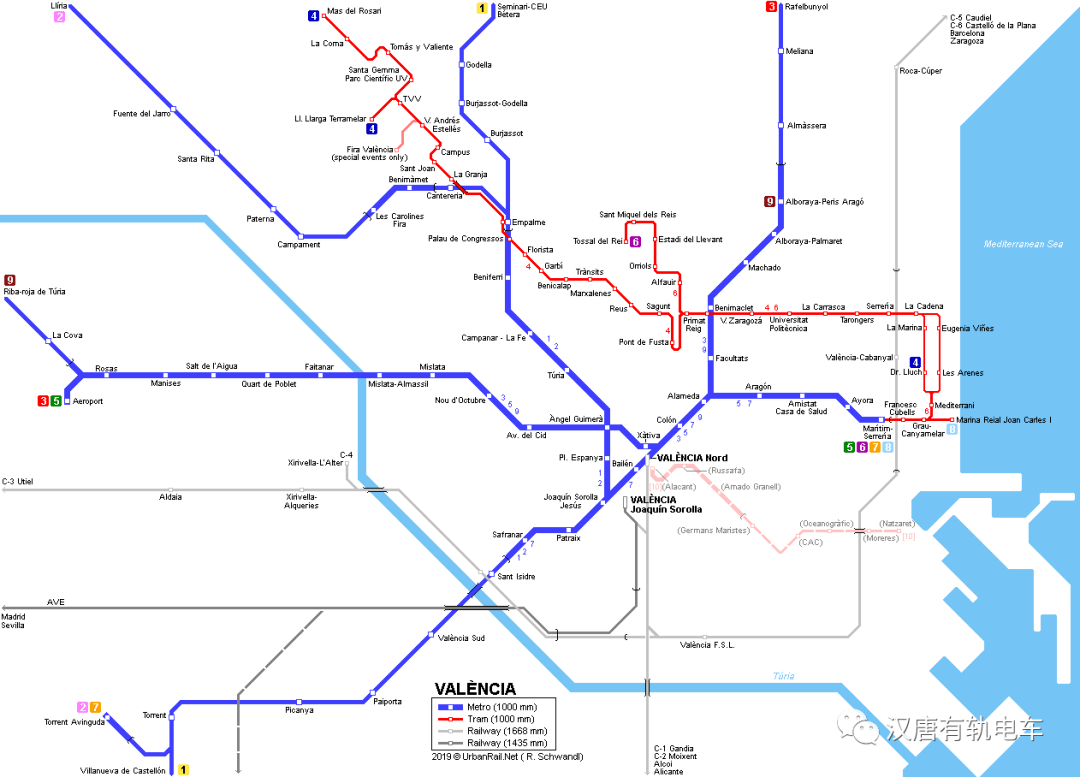 4号线由东西向穿过城市北部,该线路可与地铁换乘,途经瓦伦西亚市中心
