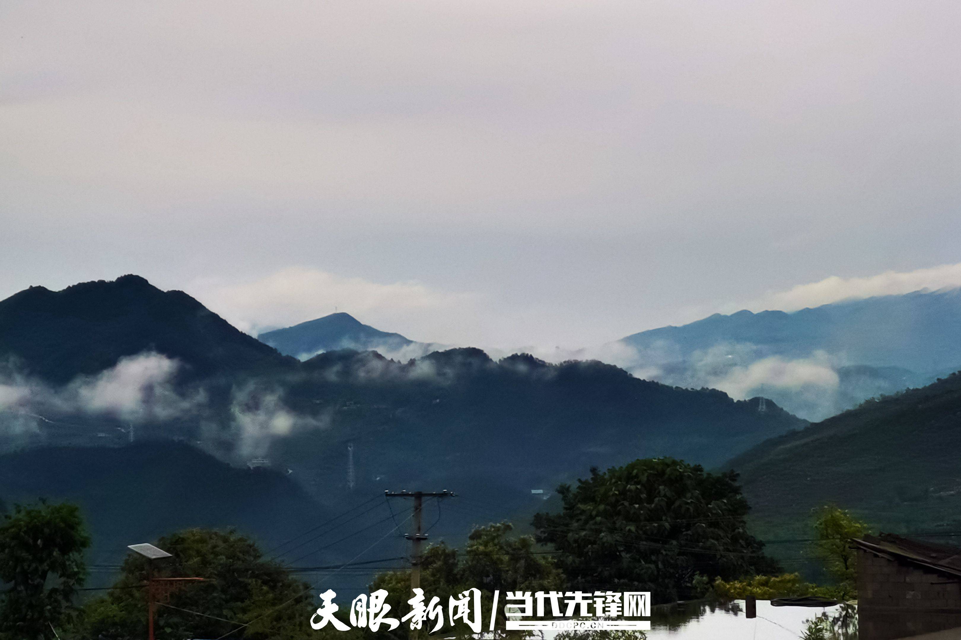 纳雍县羊场乡奢嘎村雨后云雾缭绕如仙境