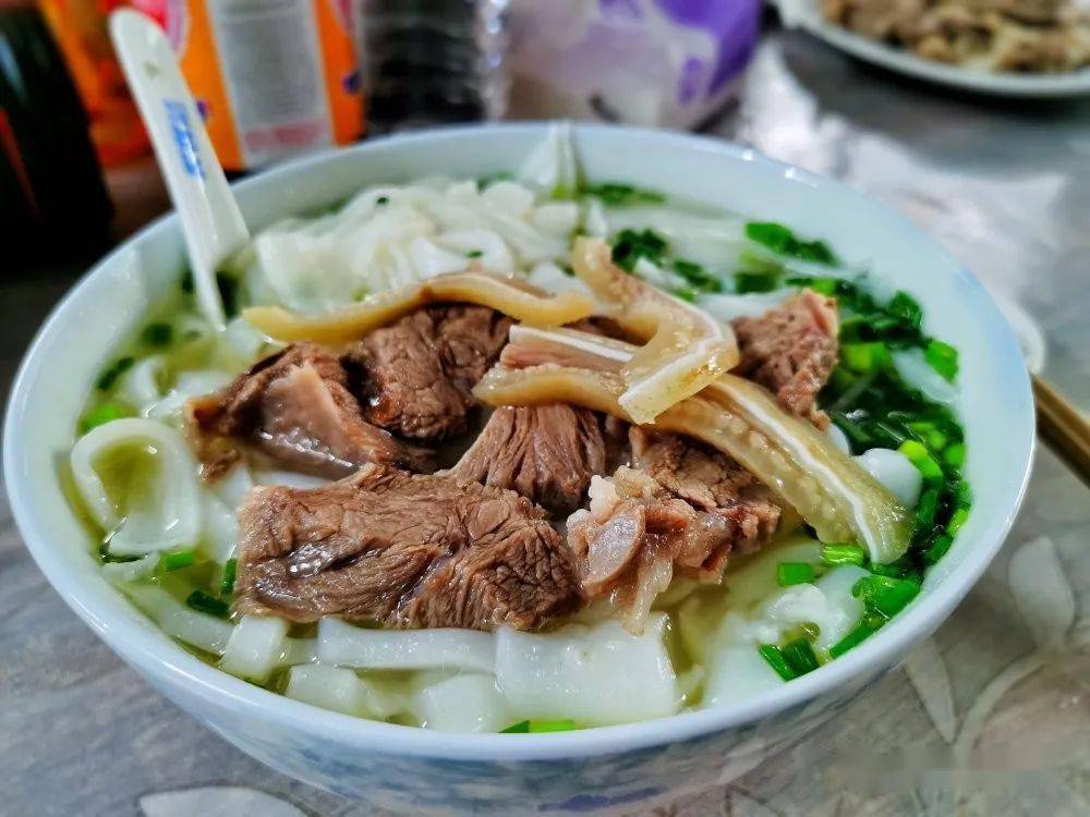 推荐地点那良粉街大巫姐猪头肉粉:东兴市贵州路二巷18号附近171yummy