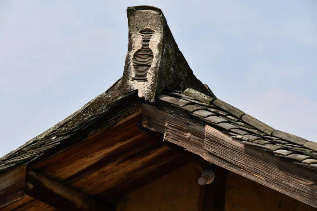 在福建南方有个不成文的规定,只有中了举人的人家,才能盖燕尾型的房子