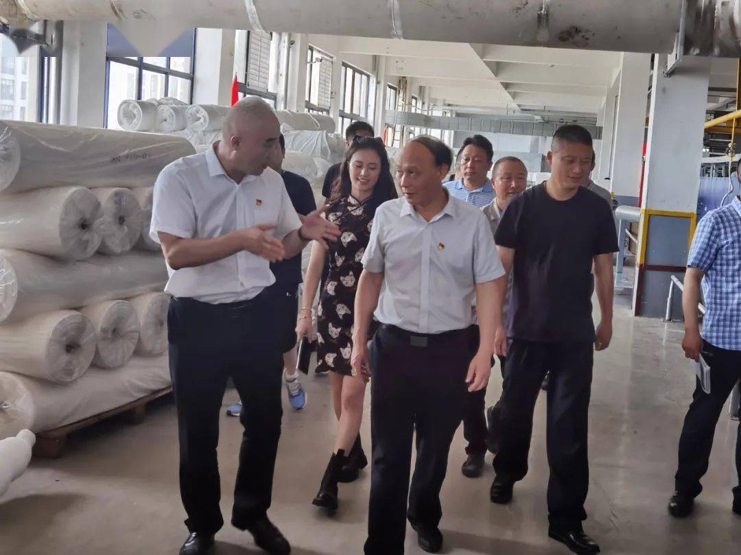 海宁市委副书记,政法委书记王建坤一行到许村检查燃气