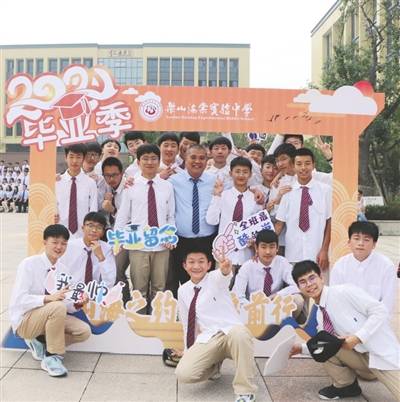 和老师在一起 乐山海棠实验中学