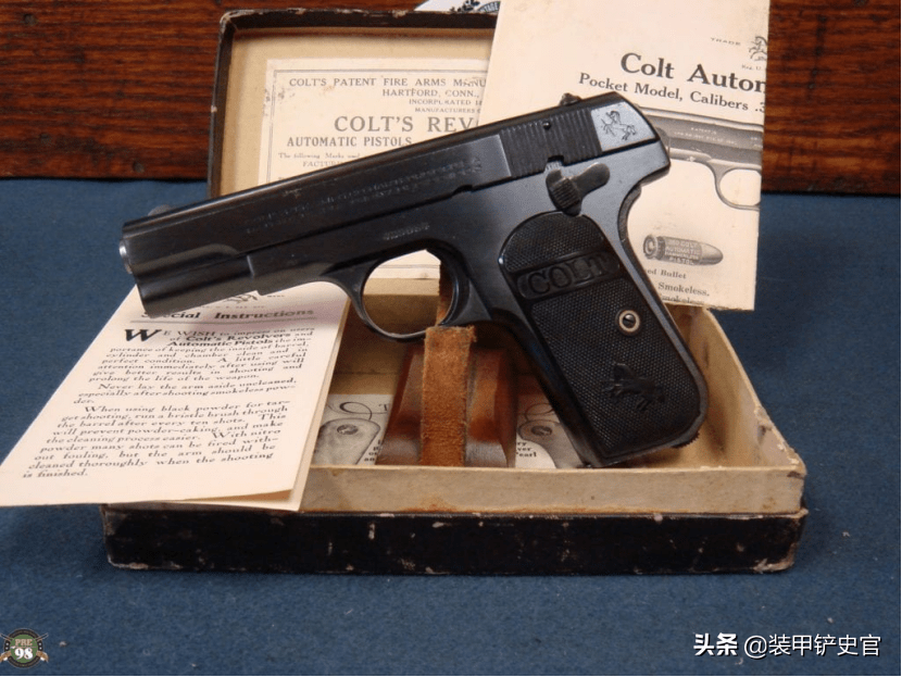 原盒包装的柯尔特m1903型手枪,附有使用说明书.
