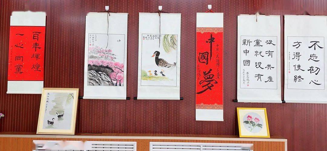 华新小学举办"迎接建党100周年 学生书画作品展"