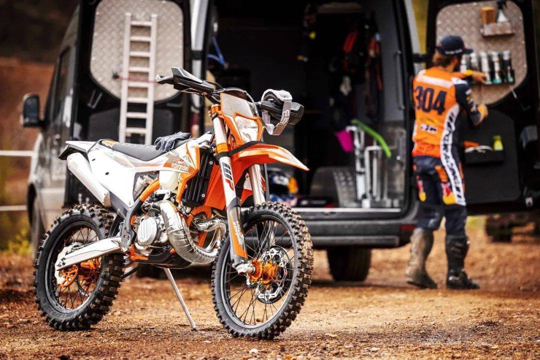 为极限级而打造,2022 ktm 300 exc tpi 伊斯博格版_搜狐汽车_搜狐网