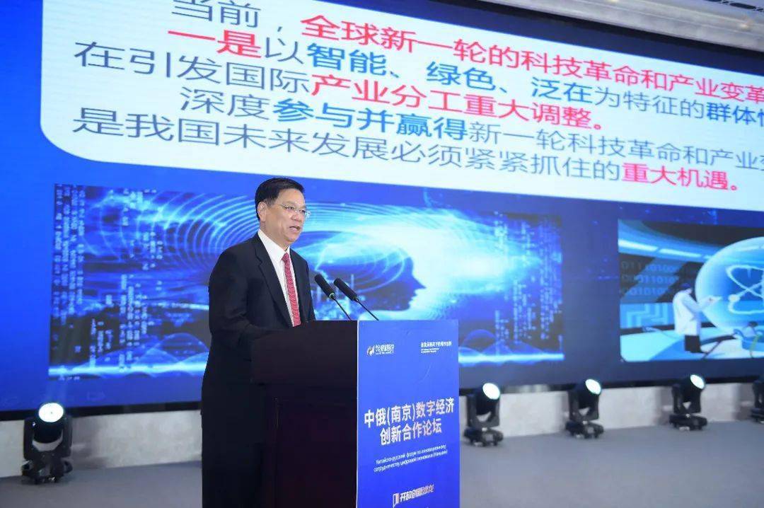 现场,中国驻俄罗斯大使馆科技参赞郑世民,俄罗斯科学院通讯院士瓦季姆