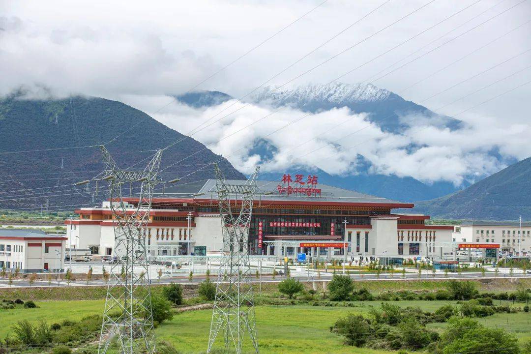 拉林铁路建成通车西藏跨入电气化铁路时代