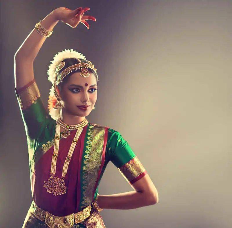 31,肚皮舞并非印度舞,印度舞大体分为3类,古典舞,民间舞和宝莱坞舞蹈.