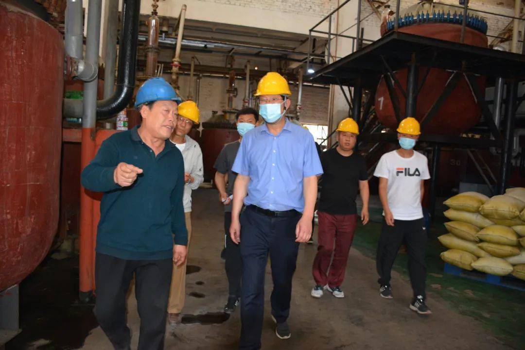 闫新善检查企业安全生产工作