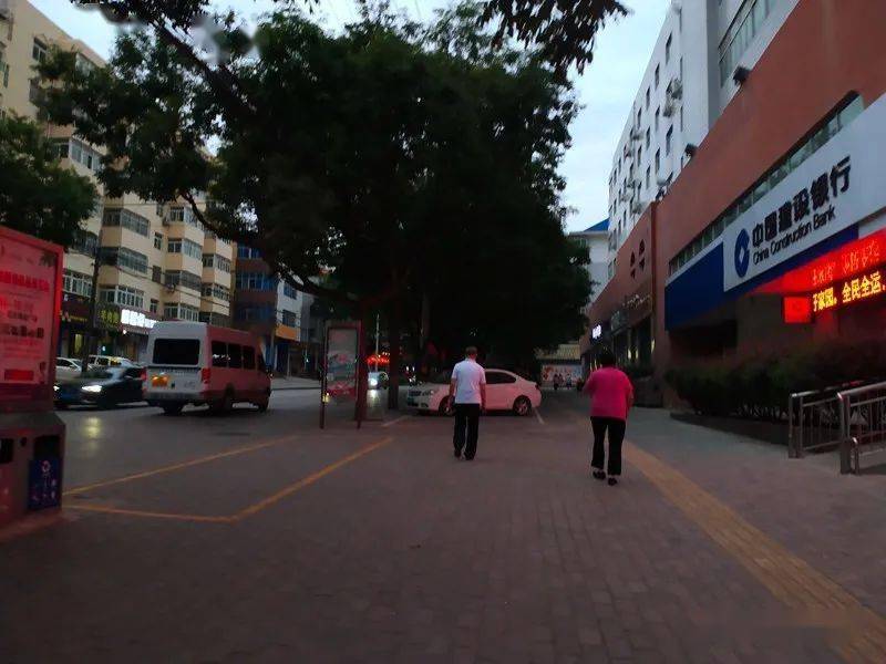 走街串巷铜川绿巨人及城市街景