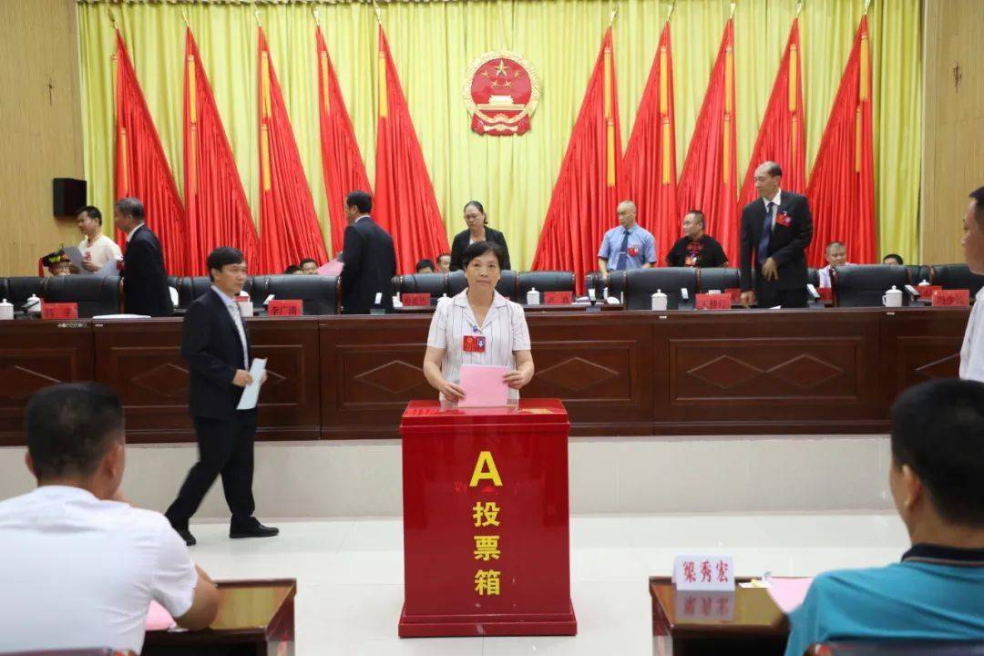 卢胜当选白沙黎族自治县人民政府县长