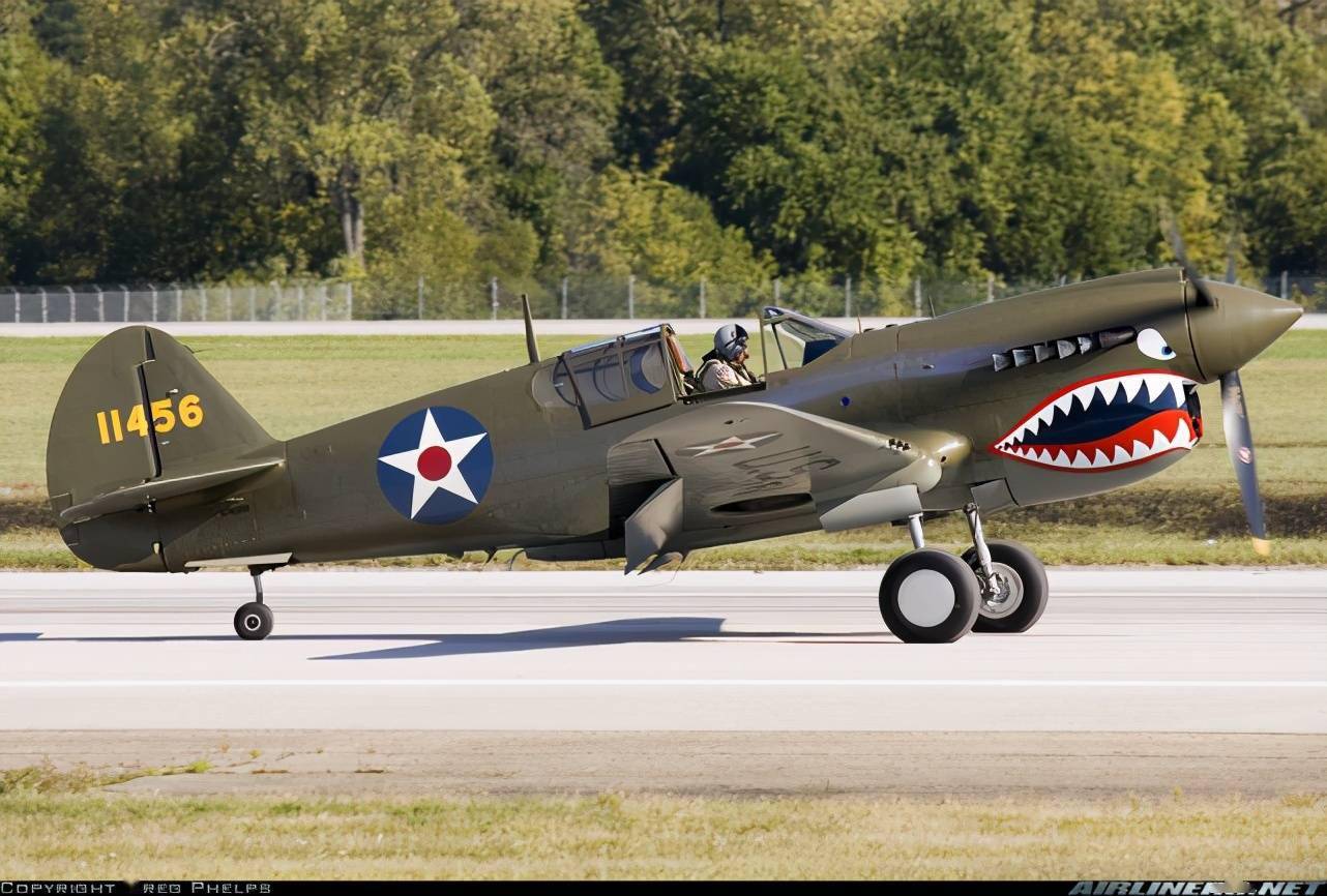 p-40e"战鹰"战斗机.