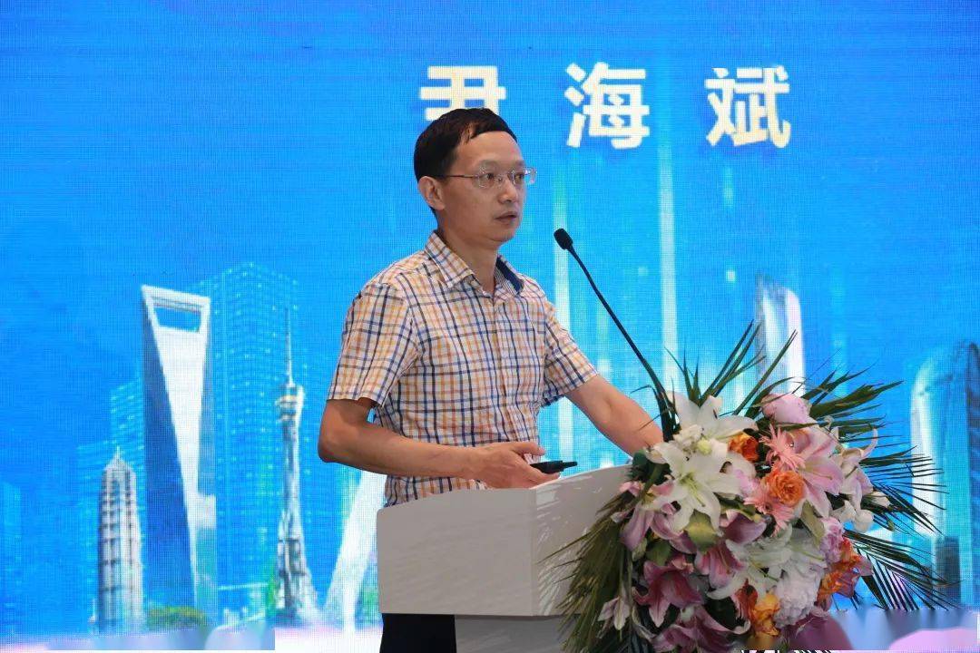 武汉理工大学机电工程学院智能制造系主任,博士生导师尹海斌教授作