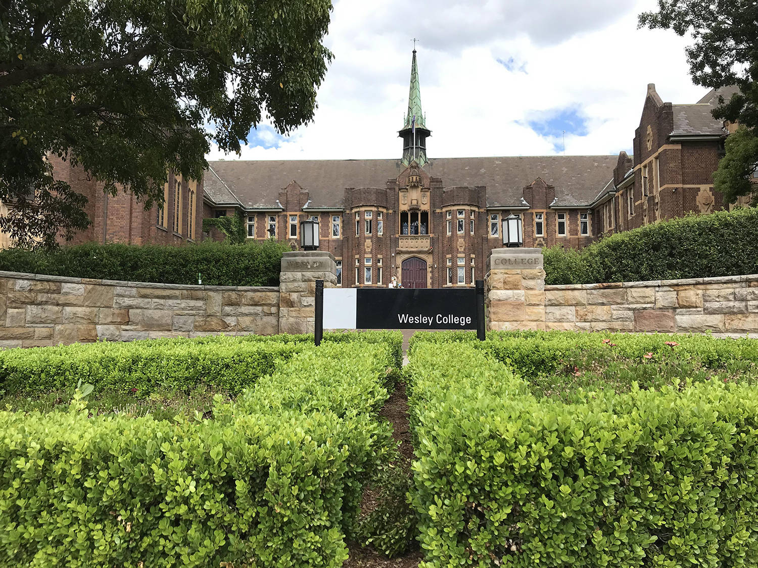 新英格兰大学本科毕业难度是否有网上所说的那么难?