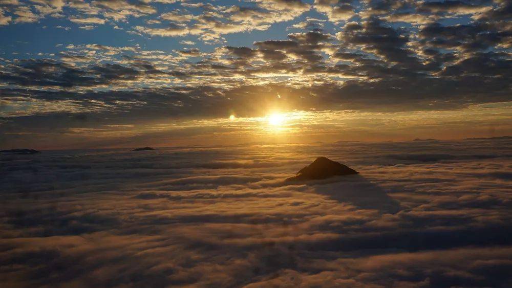 丨龙斗峰】勇士屠龙丨挑战广东第一险峰"k2"龙斗峰 赏最美日出云海