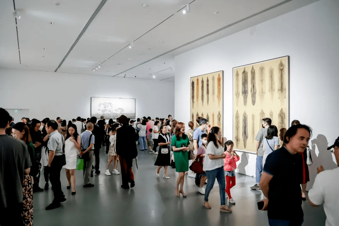 现场|上海宝龙美术馆·展现何曦跨度30余年的"城市寓言"