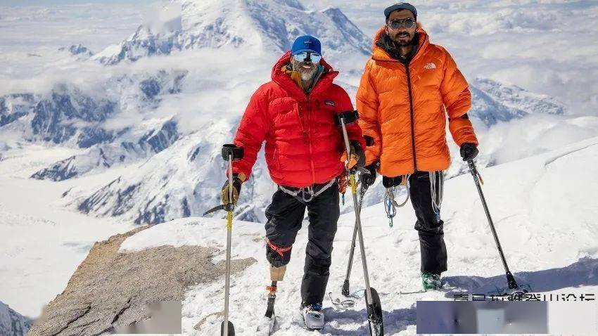 [美国]登山团队完成麦金利峰的残疾人滑雪下撤