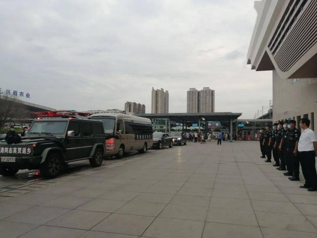 英雄我们接您回家
