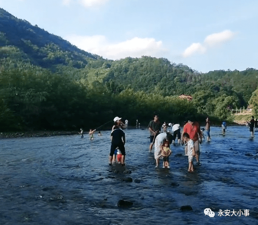 是进入夏季以来很多市民前来游玩优美的风景吸引了号称永安"白水洋"