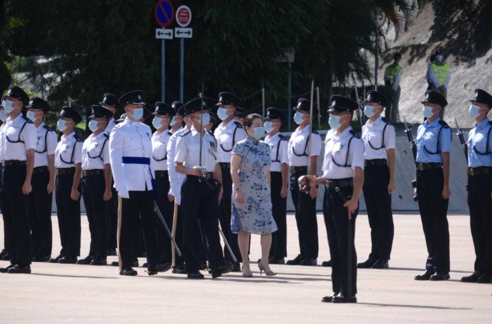 香港警察学院举行结业会操,护旗方队首次以中式步操进场