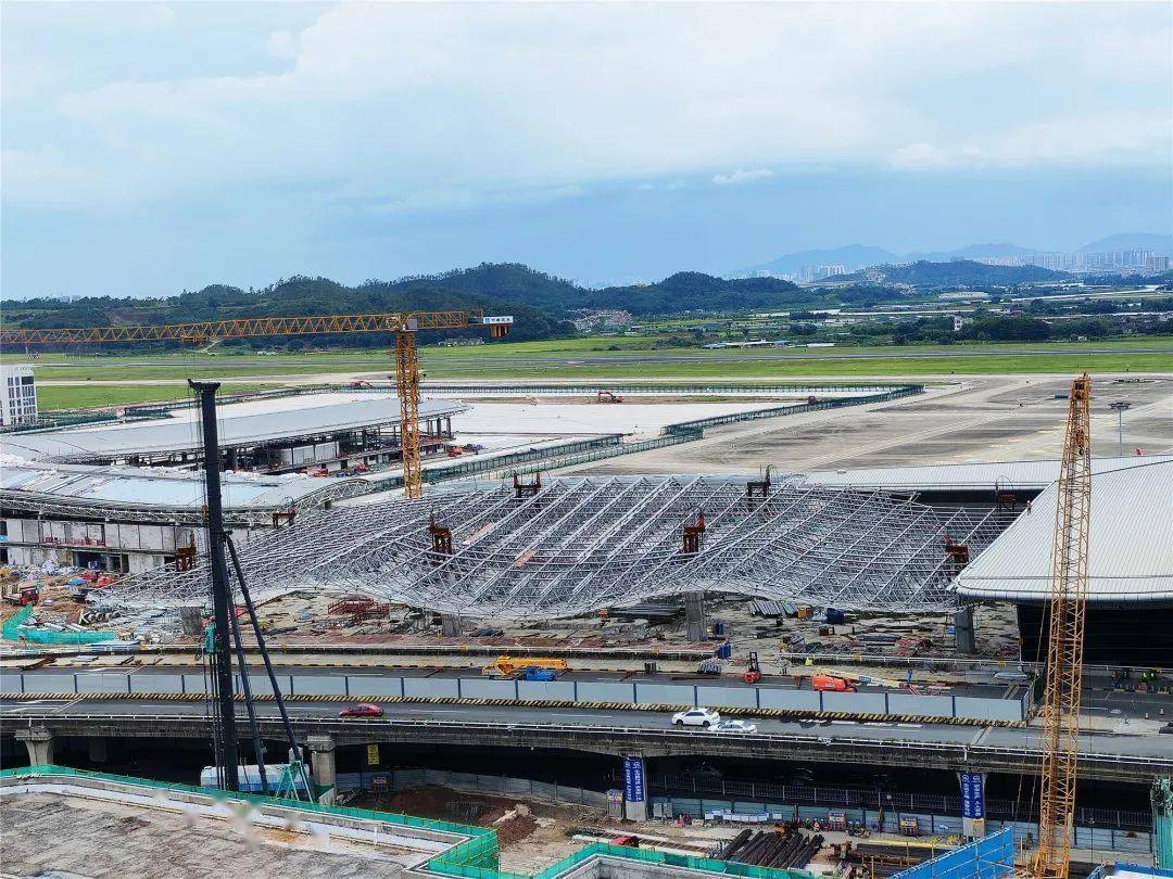 揭阳潮汕机场航站楼扩建工程钢结构工程顺利封顶项目总建筑面积约21万