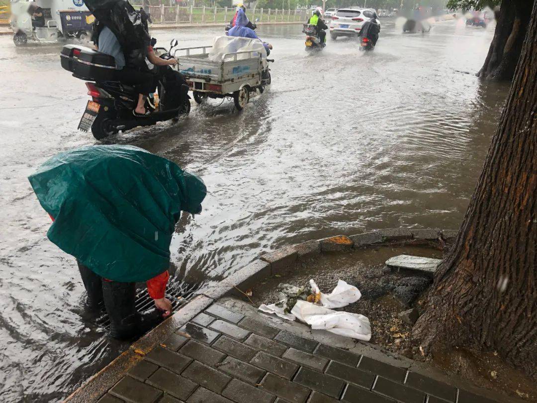 大雨还在下!