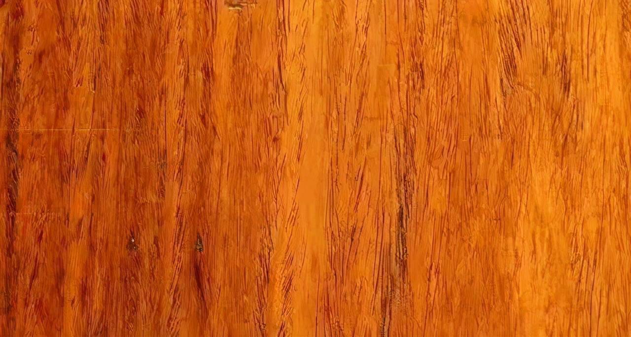 紫檀木纹 "不贵五彩贵自然"的审美偏好使得名贵木材在明式家具上最大