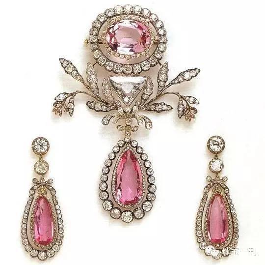 1804年 瑞典王室 粉红色巴西托帕石珠宝