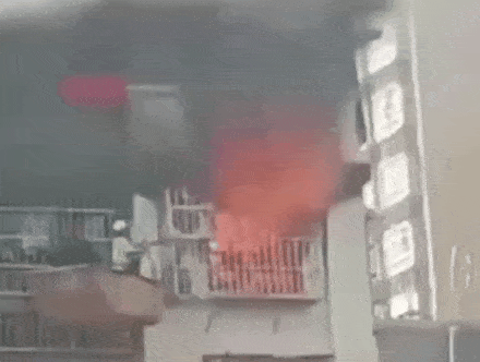 英雄!塔吊工人高空救出遇险男孩