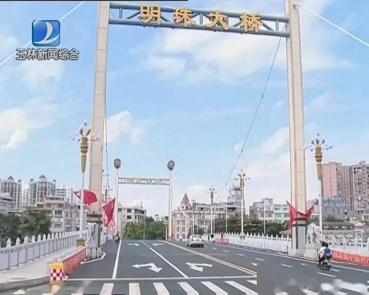 据了解,北流圭江明珠大桥从2017年2月动工兴建,长220米,宽25米,人车