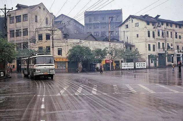 1983年重庆街景和无轨电车老照片带你穿越
