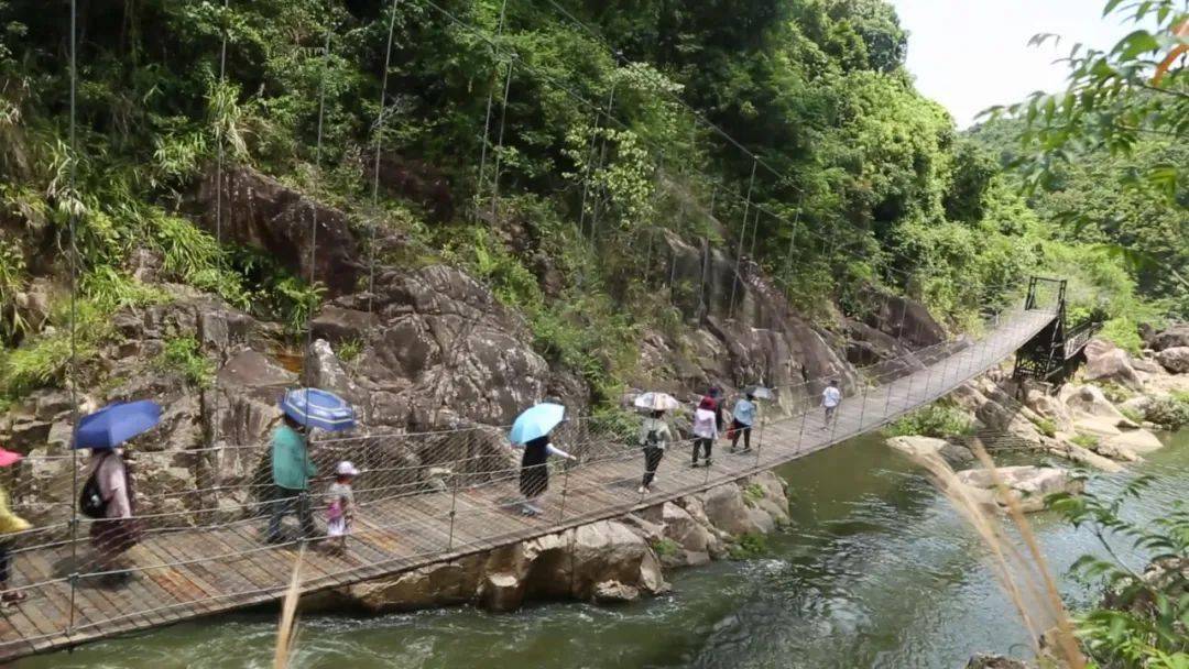 位于海南省五指山市南圣镇的五指山红峡谷文化旅游区,是众所周知的