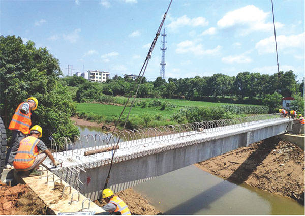 我市实施公路桥梁三年消危行动 预制梁架设施工在京山拉开序幕