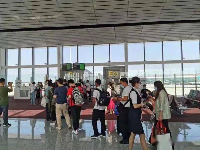 速读7月23日起,大兴机场启用国际e指廊登机桥资源用于保障国内航班.