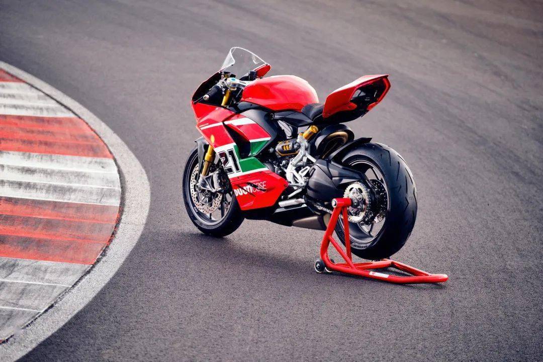 杜卡迪 panigale v2 拜尼斯冠军纪念版 赛道特写