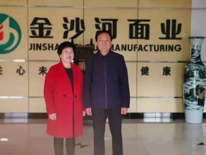 当魏海金老板闪亮登场,台下响起雷鸣般的掌声!